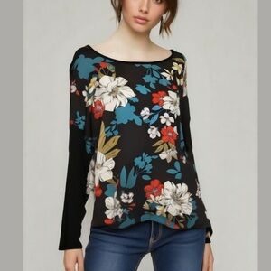 Women's Long Sleeved Floral Shirt - Fits Like Large - Black